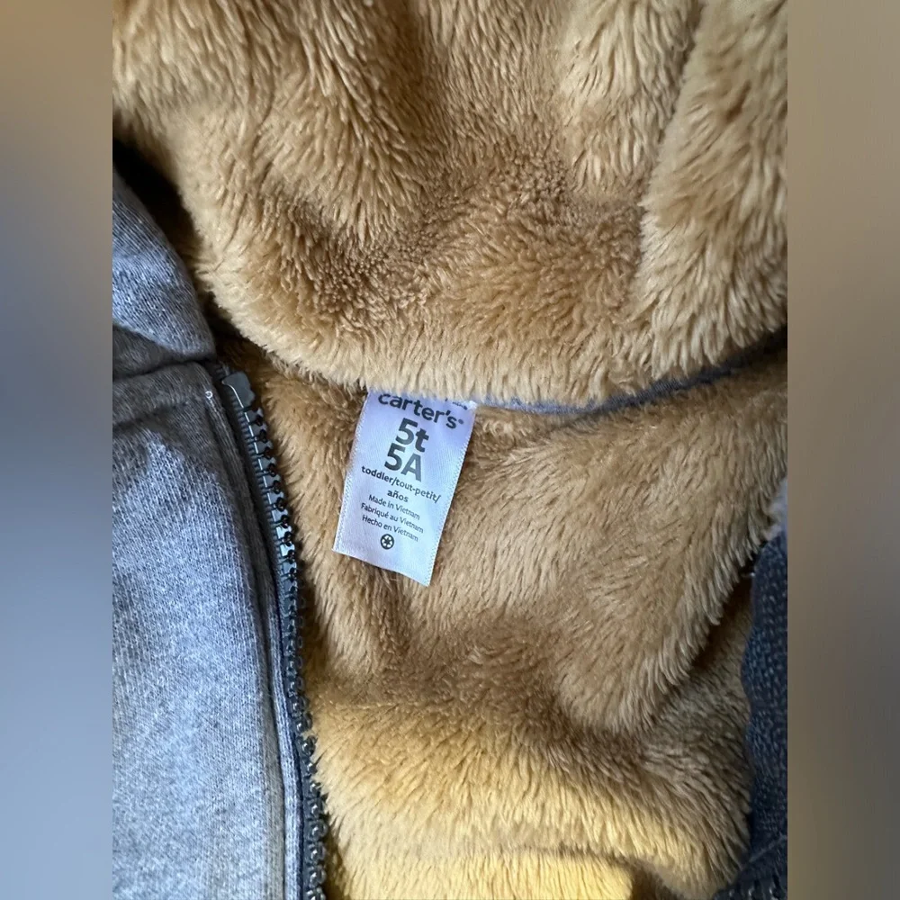 Carter’s Boys Size 5 lined sweatshirt - Picture 2 of 2